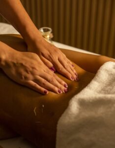 Sessão de massagem relaxante no GranFlora Spa