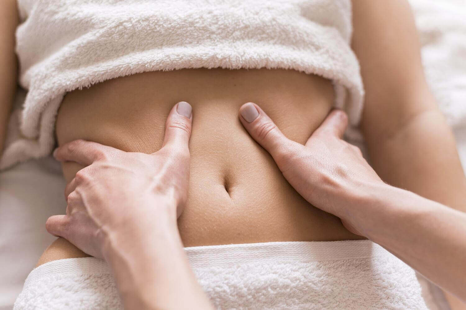 Massagem com pedras quentes em Blumenau — pedras basálticas aquecidas no Gran Flora Spa, Hotel Villa do Vale